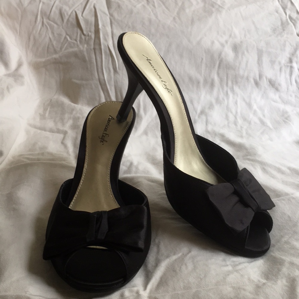 Cute slip on heel with bow